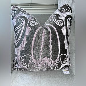 1-NWT CALDEIRA MADE IN INGLAND VICTORIAN DESIGN DECORATIVE PILLOW